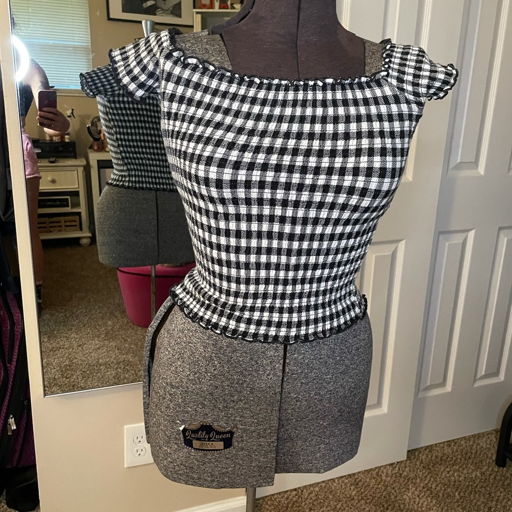 Off shoulder hollister crop top